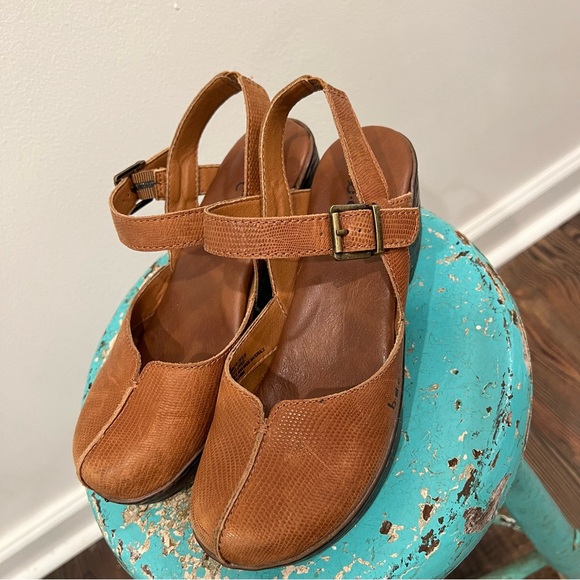 Born Brown Leather clogs size 7 - Picture 1 of 16